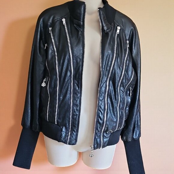 Dereon vintage vegan leather stylish women's jacket with lots of zippers - Picture 2 of 16